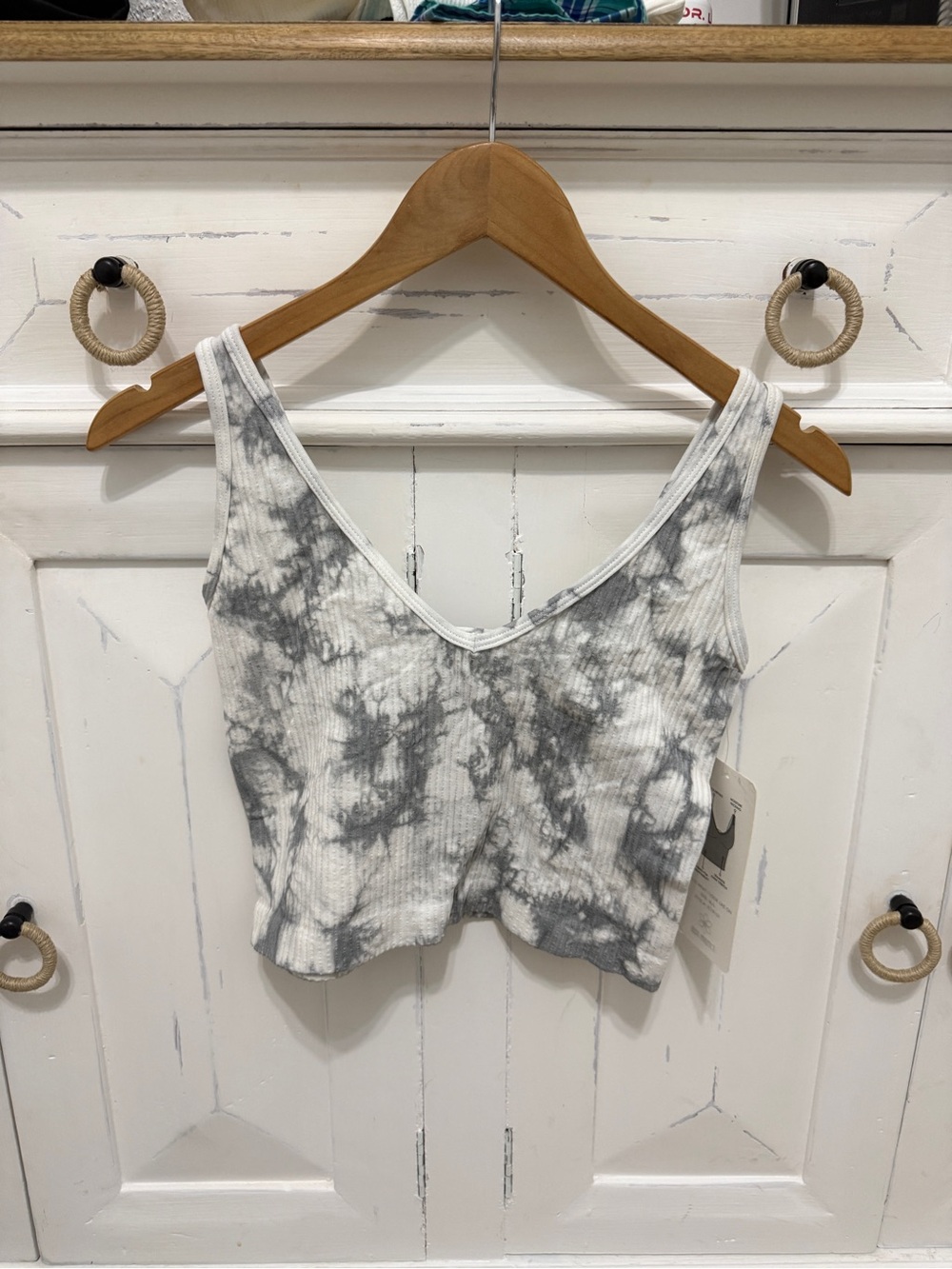Ribbed V-Neck Tie-Dye Crop Tank in Gray and White